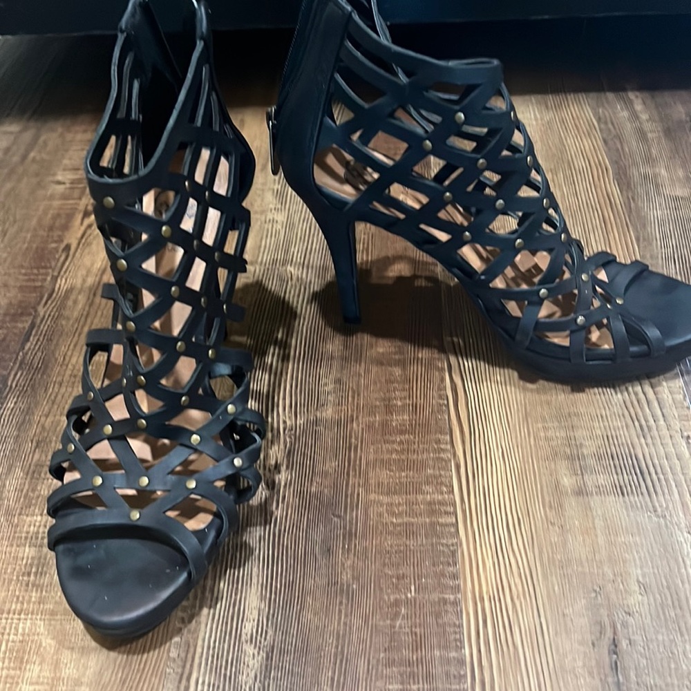 Daisy Fuentes “Calle” size 8 Like new